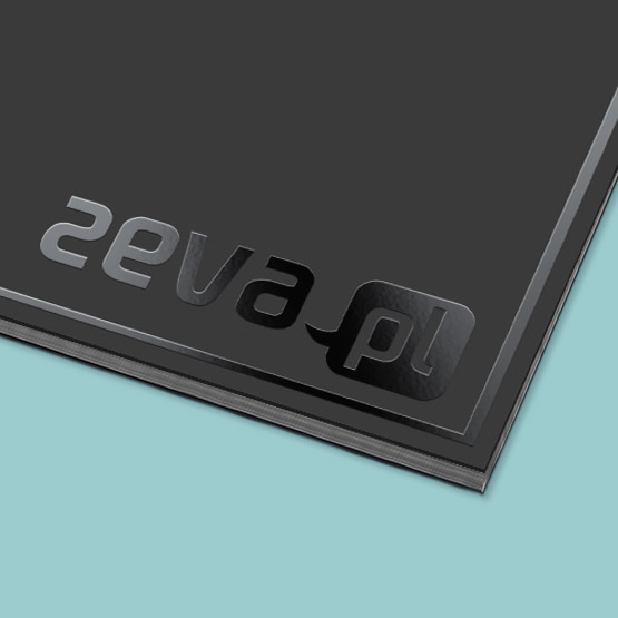 Lakier na okładce katalogu