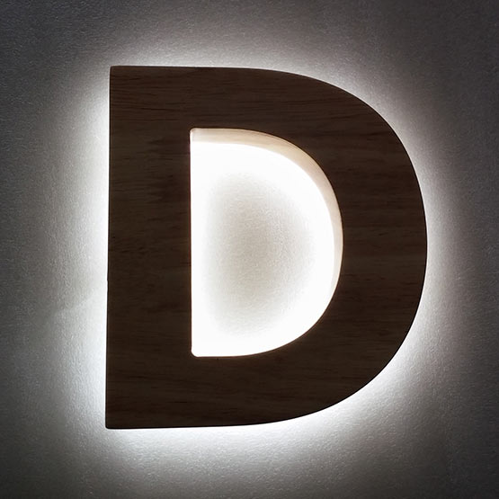 Litery świecące do tyłu